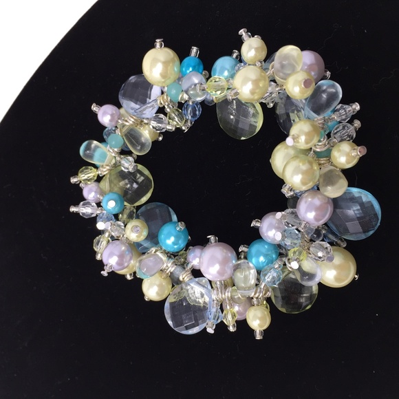 Jewelry - 🔥3 for 20🔥 Very cute beaded bracelet